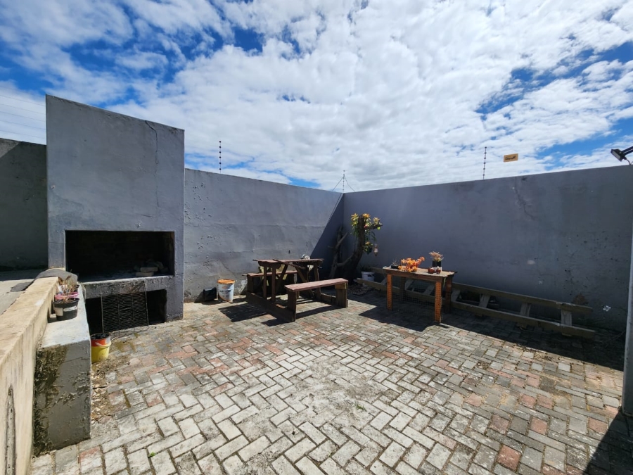 To Let 1 Bedroom Property for Rent in Southernwood Eastern Cape